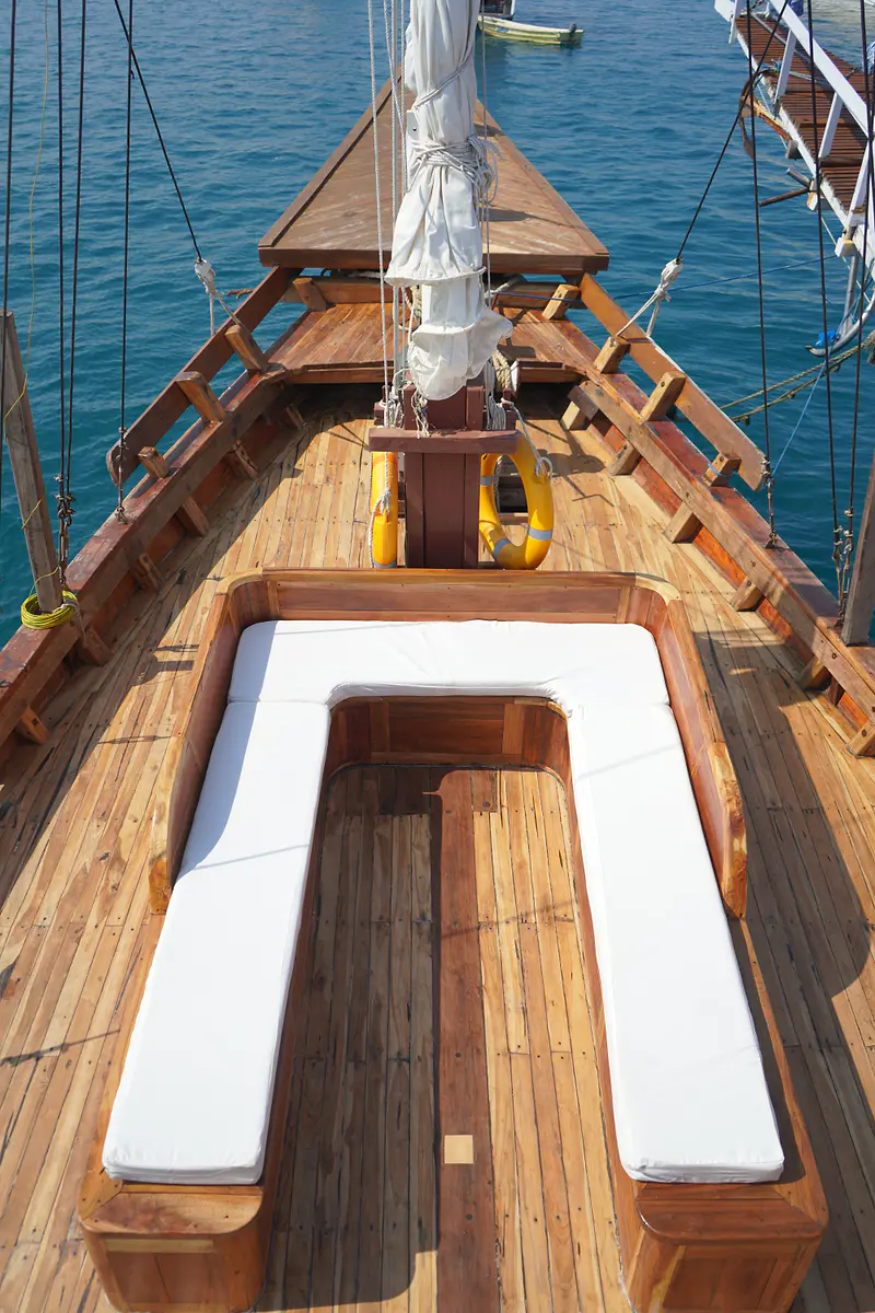 Invictus Phinisi - Luxury Phinisi Komodo Charter 2026